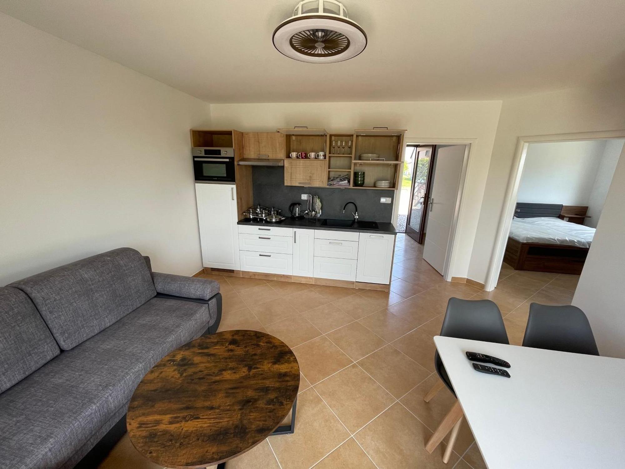 Lake View Apartments Near Golf Resort Kuneticka Hora, Dritec Pardubice Kamer foto