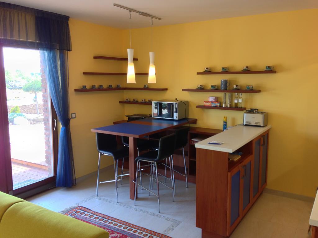 Lake View Apartments Near Golf Resort Kuneticka Hora, Dritec Pardubice Kamer foto